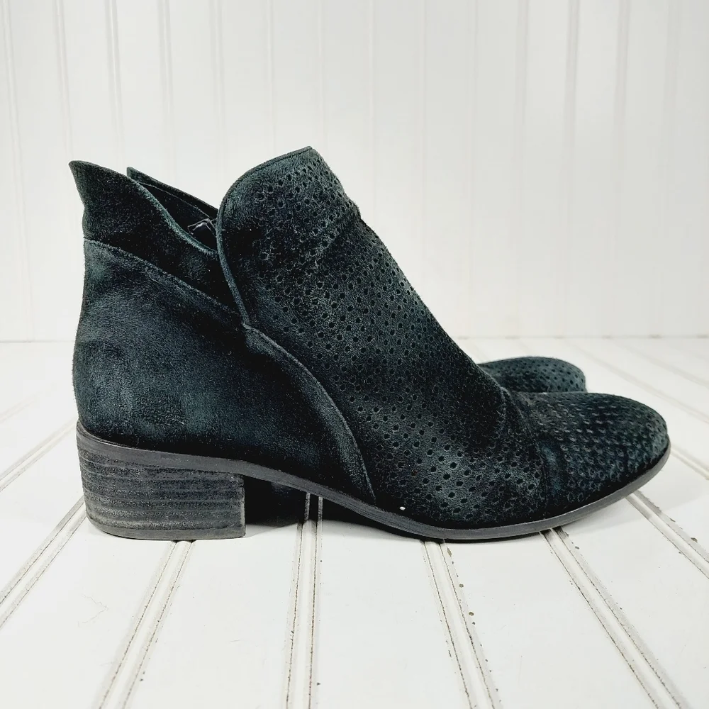 Sam Edelman Black Suede Notched Side Block Heel Ankle Boots F370